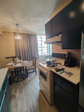 One Bedroom Apartment with Robson View image 4