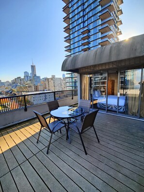 Penthouse Apartment w/ Patio, Harbour & City View image 5