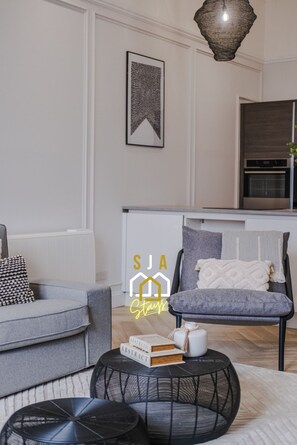 Living Room / Lounge