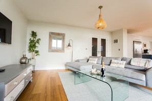 Living Room / Lounge
