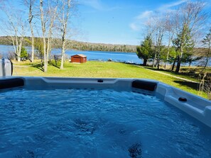 6-8 hot tub facing the lake