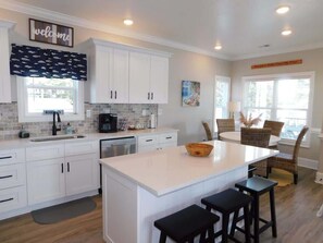 Fully equipped kitchen, island has seating for 4
