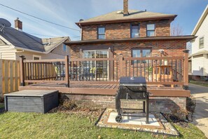 Deck | Backyard | Charcoal Grill | Outdoor Dining Set