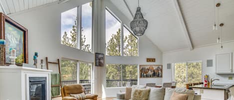 Big Bear Vacation Rental | 3BR | 2.5BA | 1,879 Sq Ft | Stairs Required