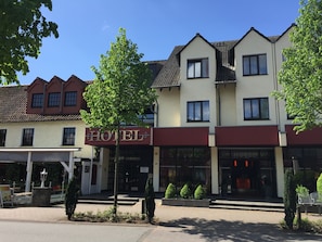 Akzent Hotel Jonathan, (Lippstadt), LHS 11873 NEU-Aussenansicht