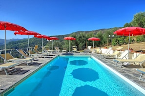 Building Exterior, Outdoor, Pool