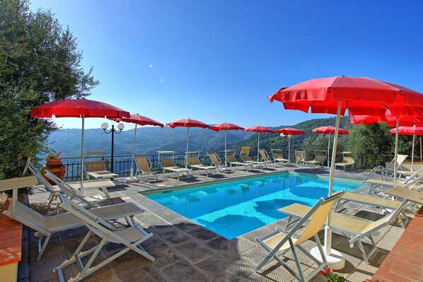 Building Exterior, Outdoor, Pool