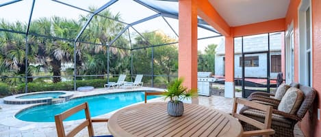 Private pool and jacuzzi