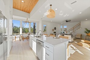 Enjoy preparing meals and hanging with the family