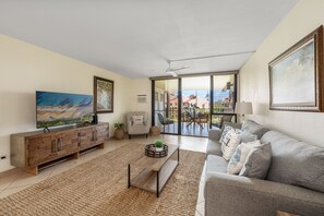 Kamaole Sands 7307 living area 1