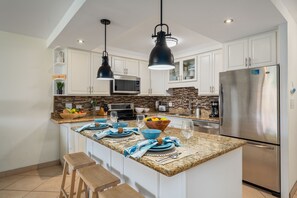 Kamaole Sands 7307 kitchen island 1