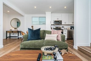 Welcome to the Camellia Suite located in Coronado, Ca! Step inside for a charming getaway filled with warmth and comfort.