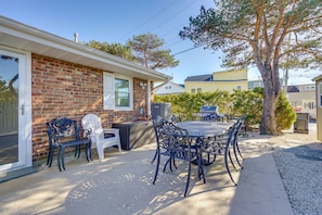 Joint Back Patio | Private Dining Space | Single-Story Unit