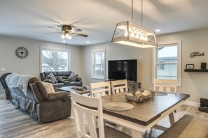 Dining Area | Dishware/Flatware Provided