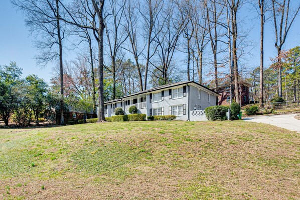 Atlanta Vacation Rental | 3BR | 2BA | 1,800 Sq Ft | Steps Required to Enter