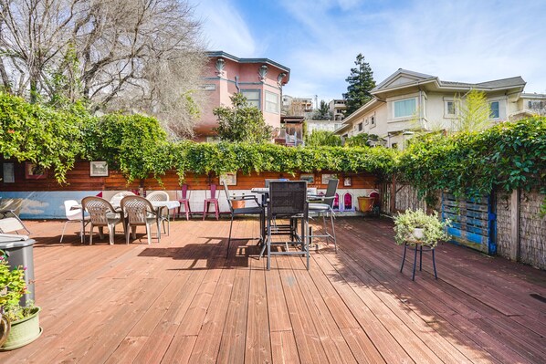 Oakland Vacation Rental | 4BR | 4BA | Stairs Required | 1,995 Sq Ft