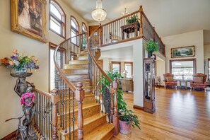 Entryway | Main Level