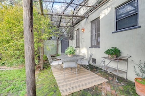 Back Patio w/ Dining Set