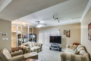 Living Room | Flat-Screen TV | DVD Player | 1st Floor