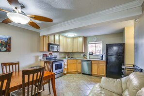 Kitchen | Central Air Conditioning & Heat | 3 Workstations | Free WiFi