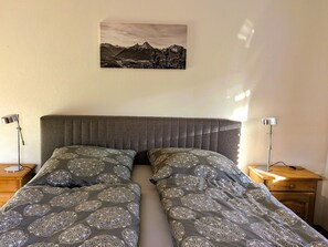 Ferienwohnung Straußstraße, 75 qm mit 2 Schlafzimmern in ruhiger Lage-Schlafzimmer