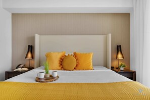 Bedroom 1 (King Bed)
