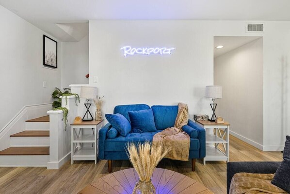 Take a picture with the Rockport sign

 → High-speed Wifi - 300 Mbps, Dedicated workspace, Desk, Pens, notepad, Desk light, books

→Living Room has a 65" smart TV for streaming. 

→Sofa, chairs, and a desk for office needs!

→New flooring and paint!
