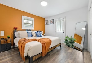 Retire in comfort
→ Bedrooms have full-length mirrors, extra sheets, blankets comforters
→Luggage racks, nightstands, lamps, ceiling fans, 55" TVs, streaming services