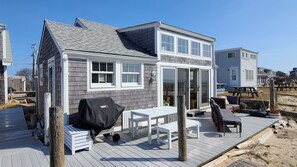 Freestanding cottage with wonderful water views