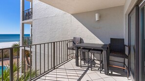 Moondrifter 405 Balcony