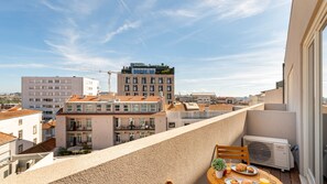 This apartment provides you with a sweet balcony to enjoy your breakfast or a glass of wine #balcony #relax