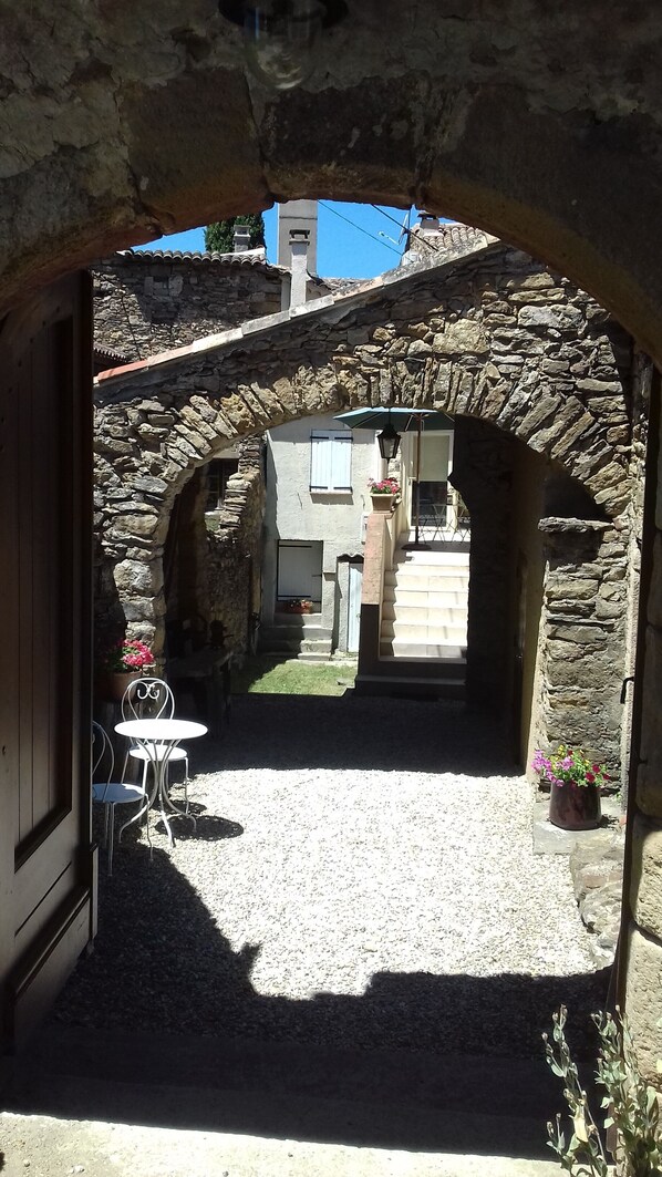 Entrée par la cour intérieure
