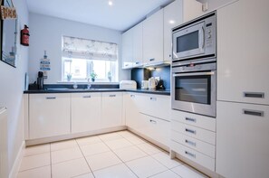 The Beachhouse - 2 Bed Townhouse - Saundersfoot (17955)