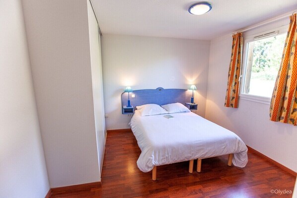 1 Double bed. Exact unit will be assigned upon arrival. Views, colors and decor may vary.