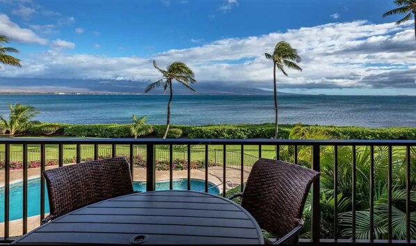 Private Lanai with Breathtaking views of 10,000 ft. Haleakala (dormant volcano), Maalaea Bay, Molokini Island and Kahoolawe Island. Hawaiian style outdoor dining or choice of counter seating indoors.