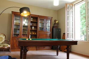 autre salon avec Billard