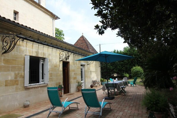 Terrasse devant la Maison Lac de la Cadie 2 Km