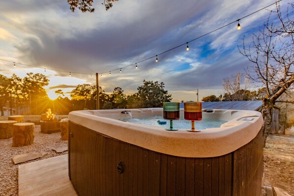 Outdoor spa tub