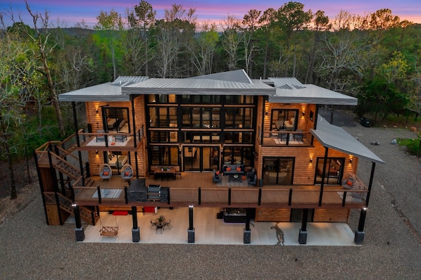 Truly Stunning Custom Designed Cabin with Lake Views, Trail off back porch!