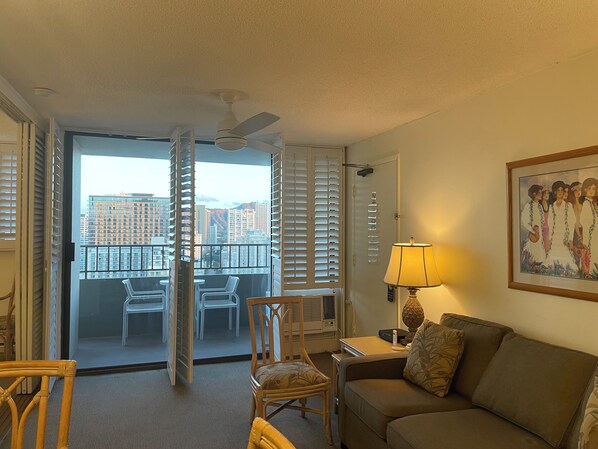 Diamond head view from balcony 