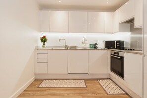 The Kitchen: create some culinary delights in the modern & well equipped kitchen space.