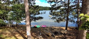 Natural Beach - Dock - Fire Pit - Kayaks -Paddleboards- Paddleboat - Raft