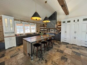 Fully Stocked Gourmet Kitchen w/Bar Seating