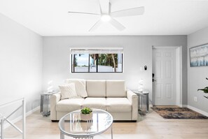Open floor plan, and private entrance