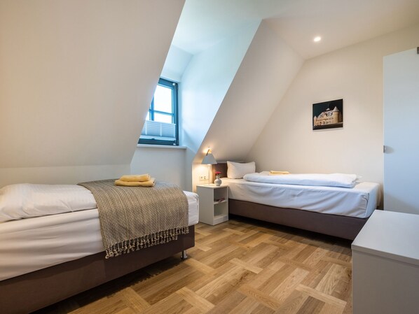 Schlafzimmer mit 2 Einzelbetten
