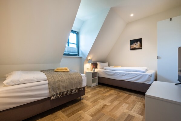 Schlafzimmer mit 2 Einzelbetten