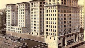 Unclassified image, 2 of 24, button