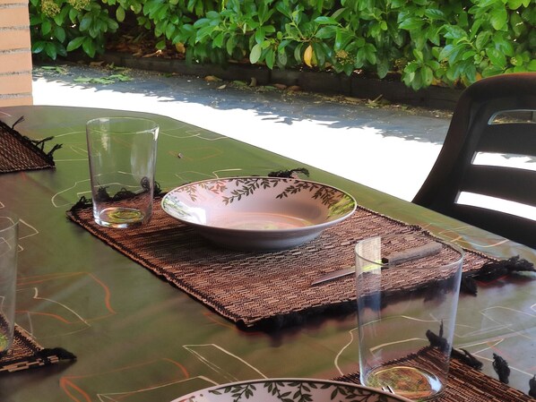 Outdoor dining