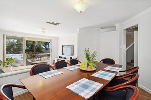 8 seaters dining wooden table