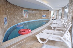 Indendørs/udendørs pool